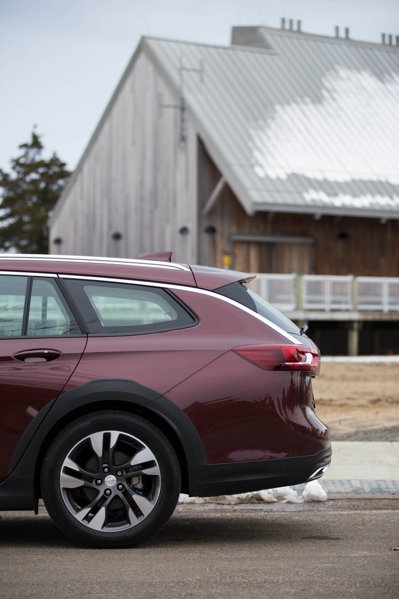 Illustration for article titled The 2018 Buick Regal TourX Is A Return Of The Classic American Family Car